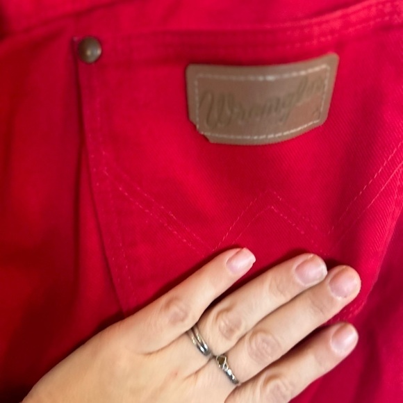 Wranglers, 7 x 32 ladies button fly red denim jeans with raw hemline - Picture 5 of 8